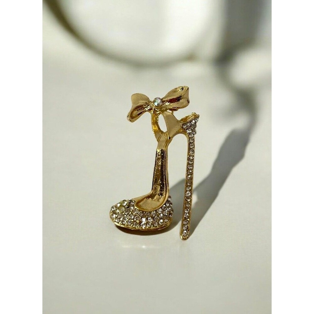Glamorous Sparkling Rhinestone High-Heel Pin Brooch - Add a Touch of Elegance